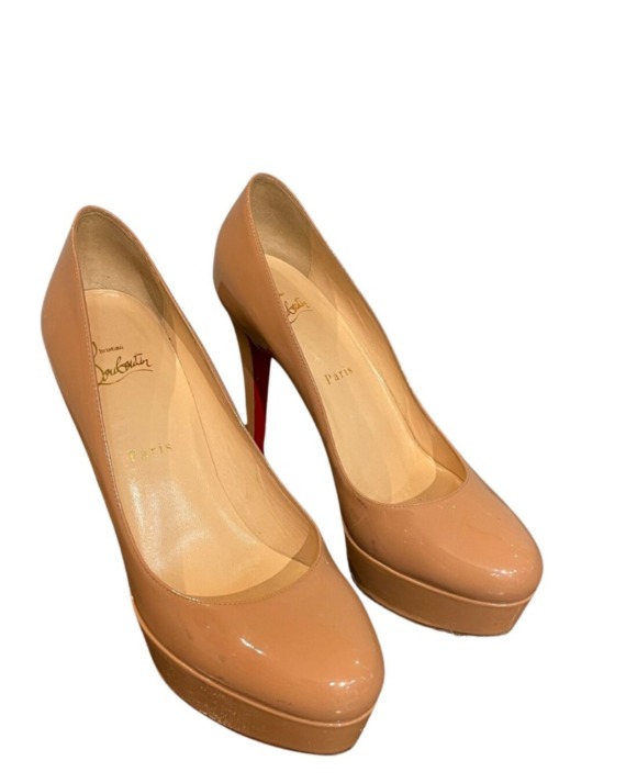 Sapato Christian Louboutin Verniz Nude