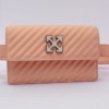 Bolsa Tote Pochete Off-White Logo Branco Com Motivo De Seta Rosa Bebê