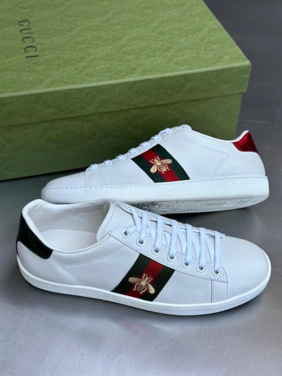 Tênis GUCCI                      Ace/couro/bordado abelha